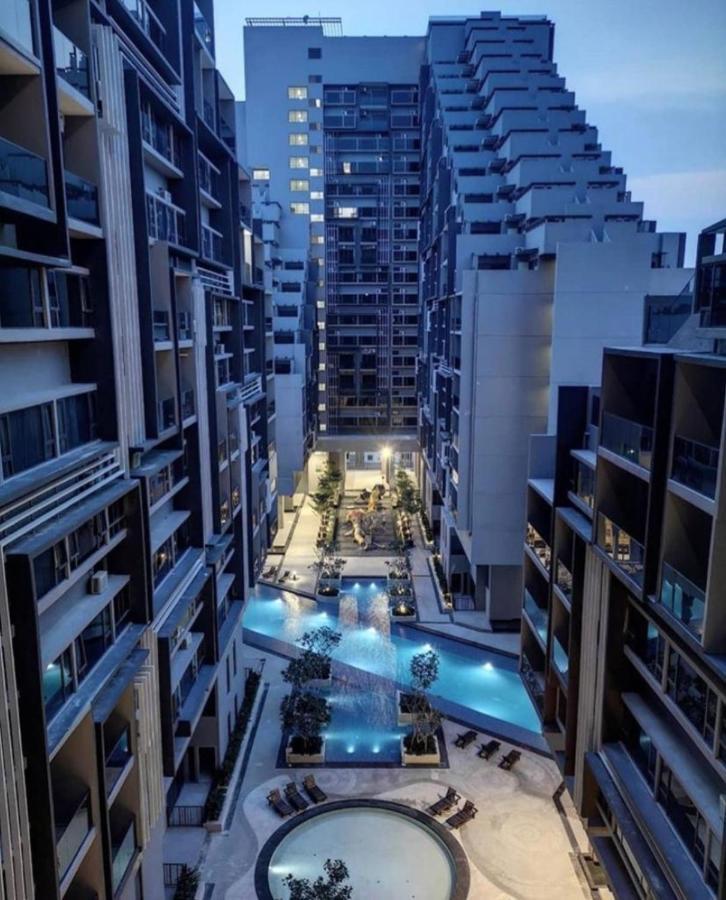 Imperio,res - Raya -- Relax -- Pool View Apartemen Malacca